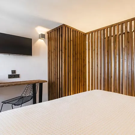 Brand New Duplex In The Centre Of *